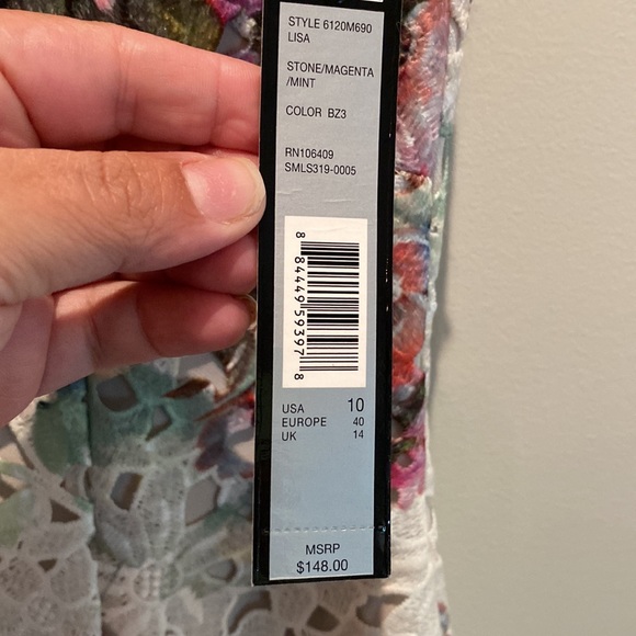 Tahari NWT! Sleeveless Dress Floral Embroidery Woman’s Size 10 - Picture 2 of 8